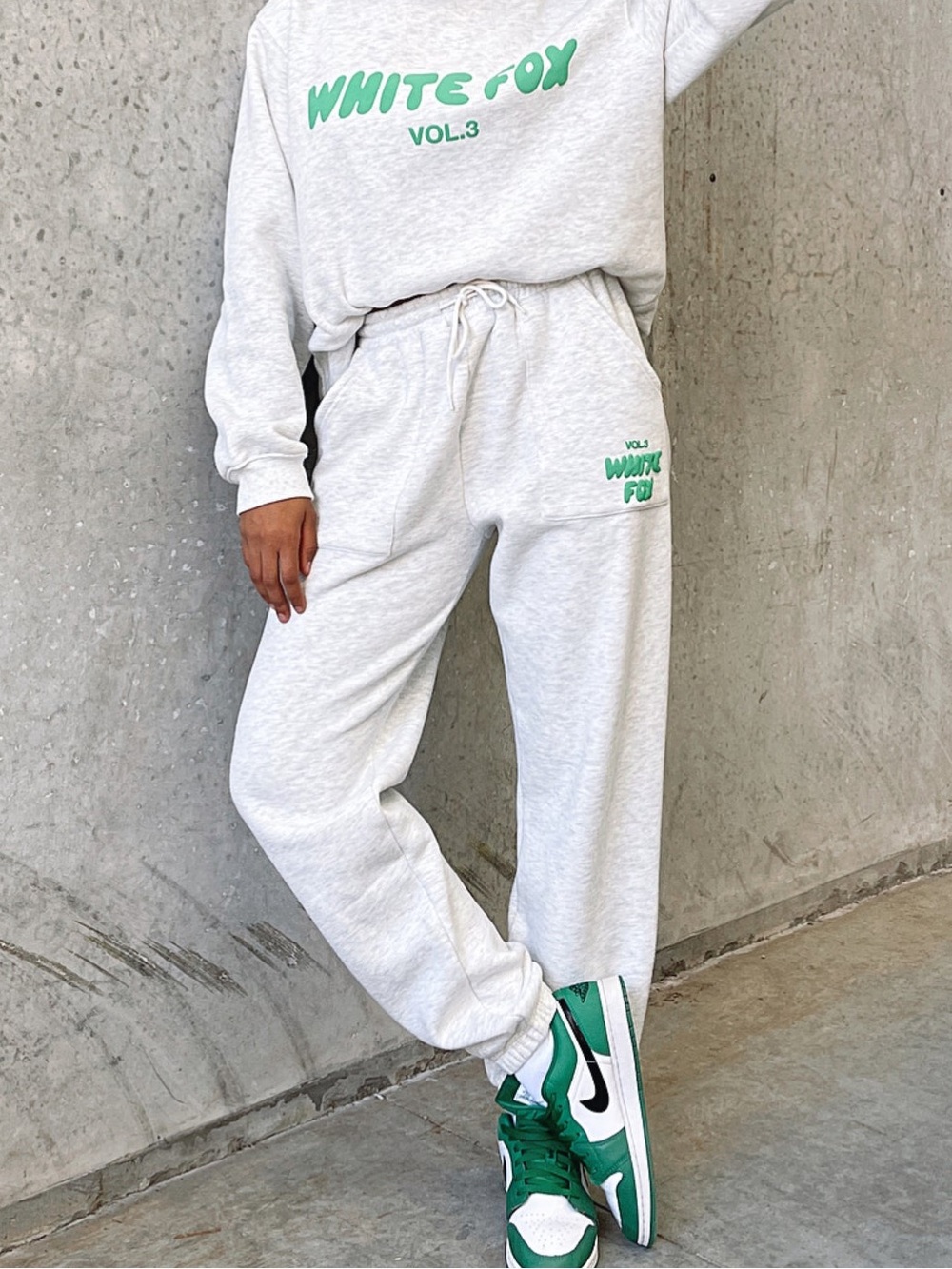 White Fox Offstage Sweatpants Glacier Grey Logo Large